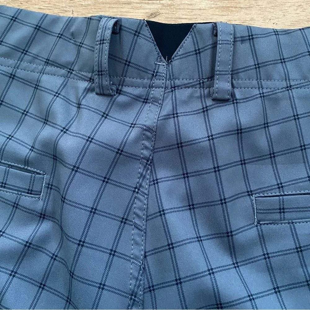 Nike Dri Fit Men’s Sz 38 Dark Gray Plaid Golf Shorts‎